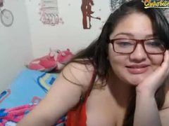 Gorda chupando juguete