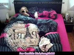 Girlfriend masturbating and texting